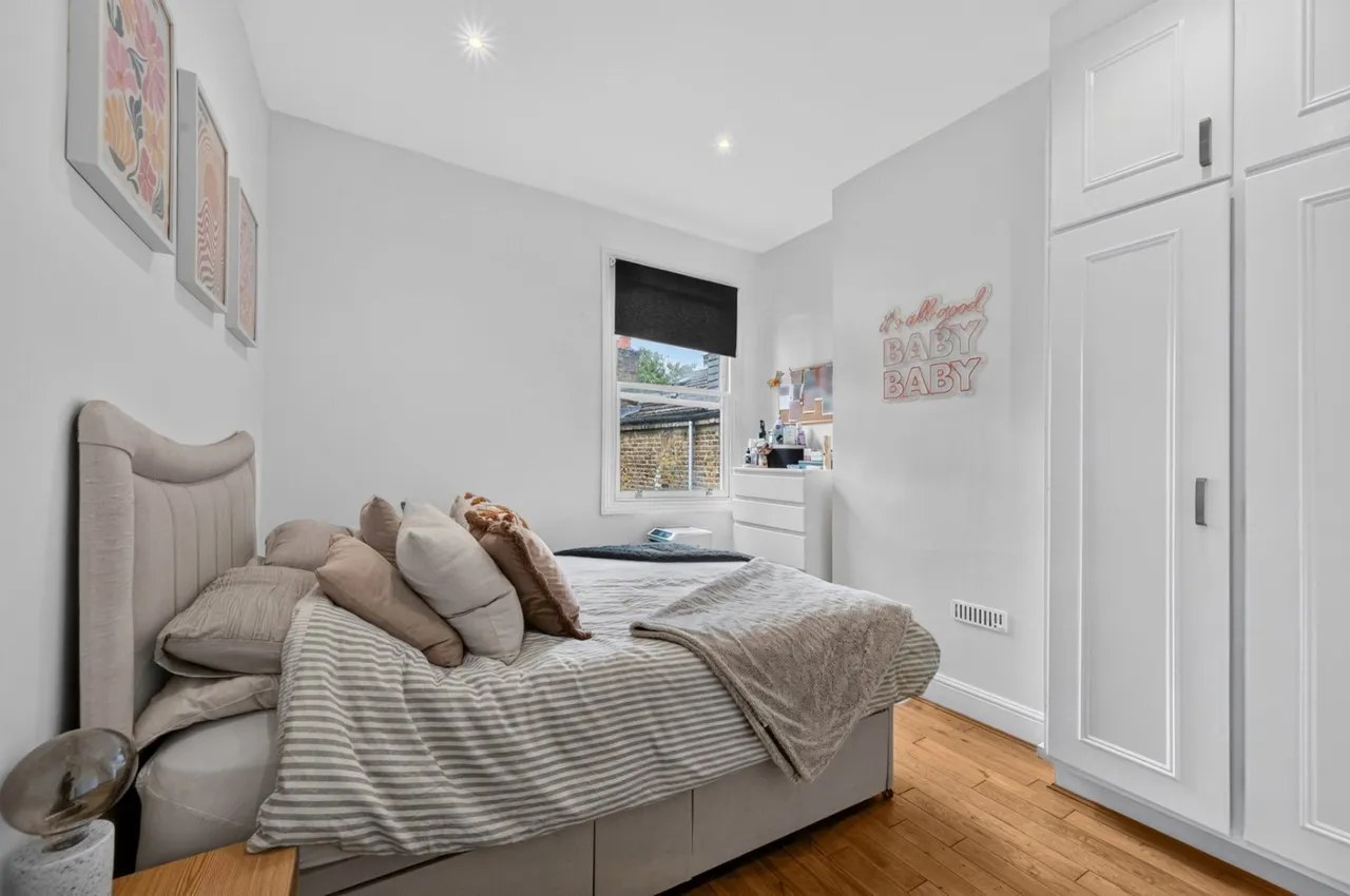 Bathurst Gardens, London, NW10, photo 3