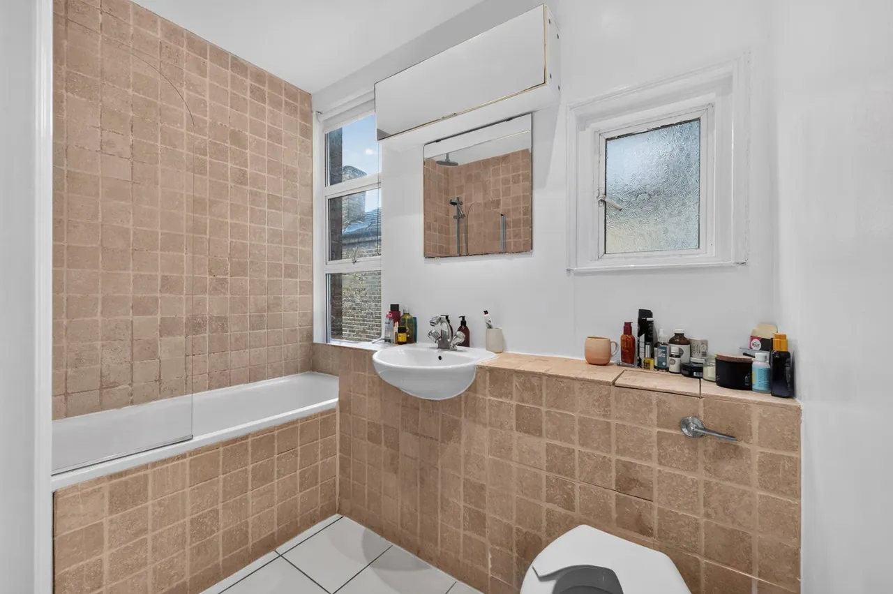 Bathurst Gardens, London, NW10, photo 14