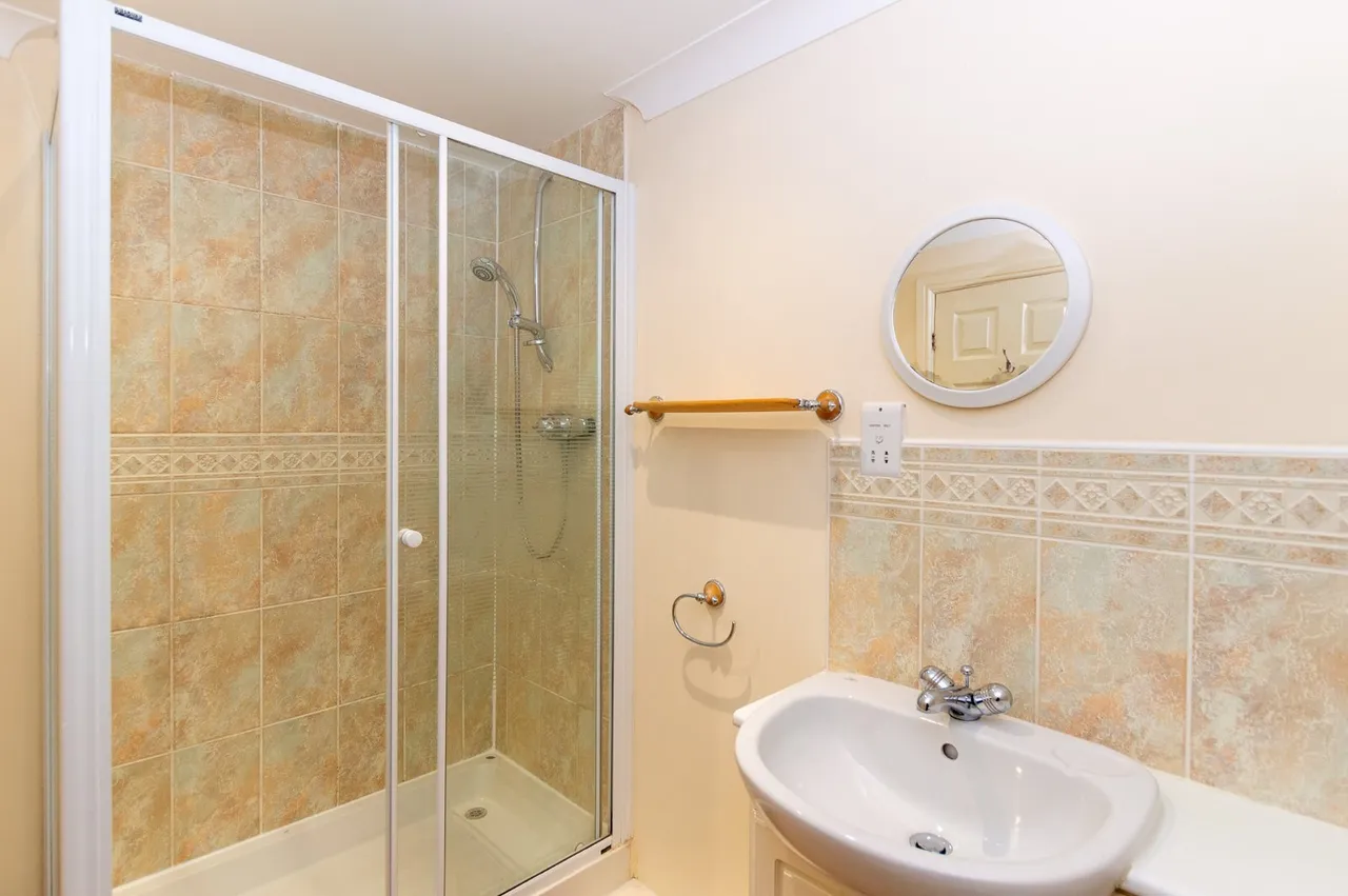 Ffordd Hebog, Y Felinheli, LL56, photo 14