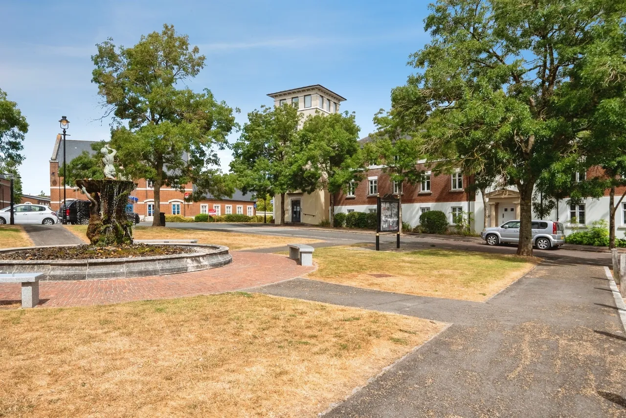 Victor Jackson Avenue, Poundbury, DT1, photo 15