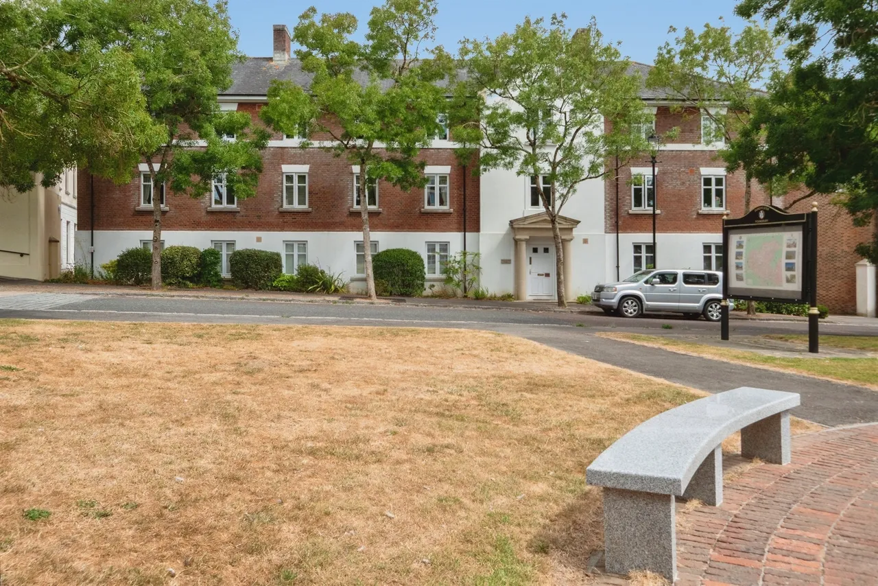 Victor Jackson Avenue, Poundbury, DT1, photo 14