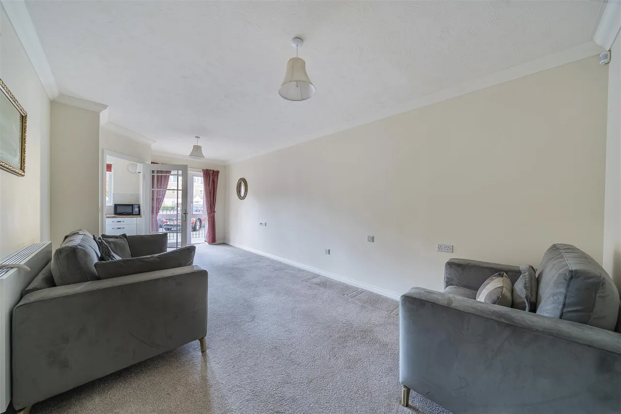 Churchfield Road, Walton-On-Thames, KT12, photo 9