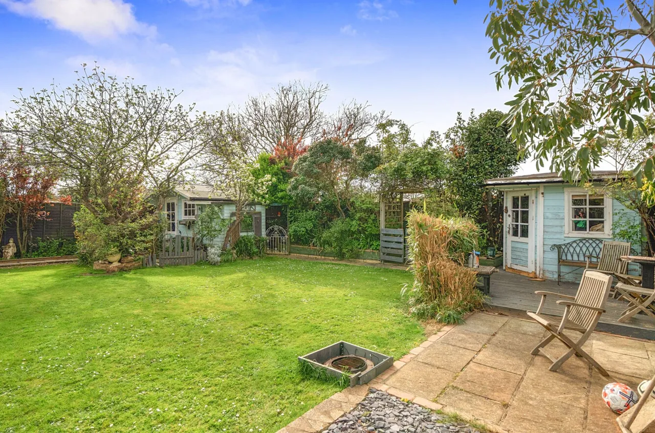 Southdean Drive, Middleton-On-Sea, PO22, photo 19