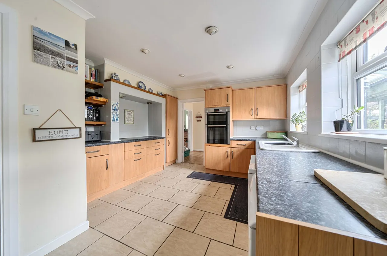 Southdean Drive, Middleton-On-Sea, PO22, photo 6