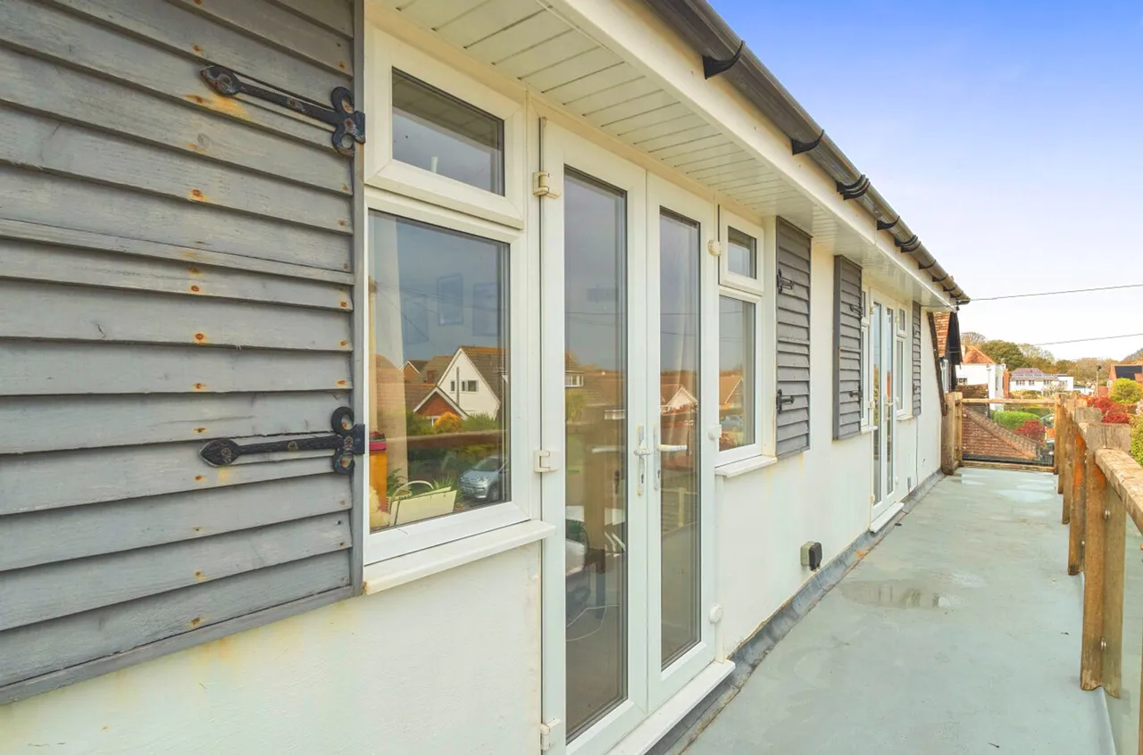 Southdean Drive, Middleton-On-Sea, PO22, photo 11