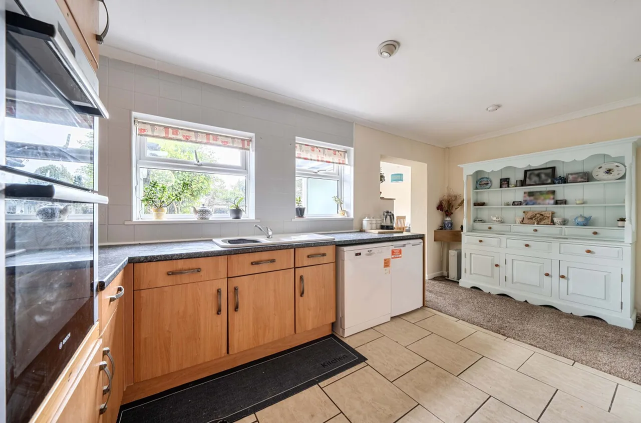 Southdean Drive, Middleton-On-Sea, PO22, photo 7
