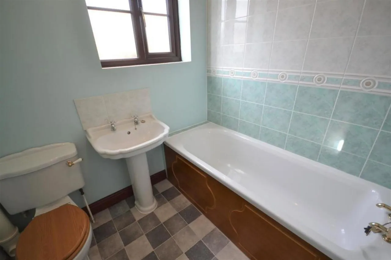 Main Street, Twyford, LE14, photo 10