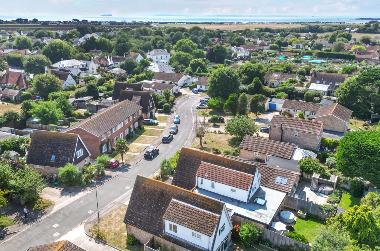 Locksash Close, West Wittering, PO20, photo 29