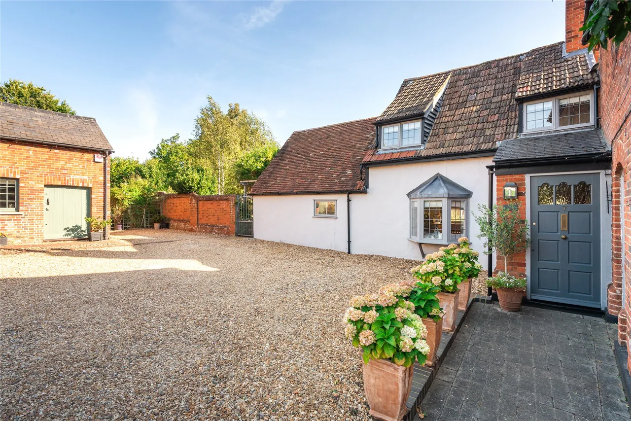 High Street, Clophill, MK45, photo 24