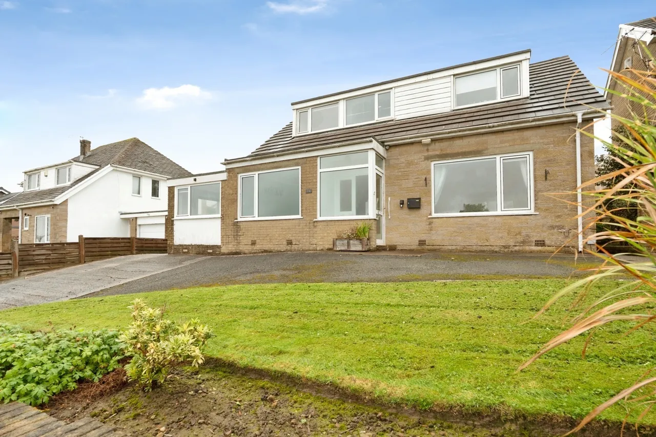 5 bed house for sale, Meadow Close, Burnley, BB10
