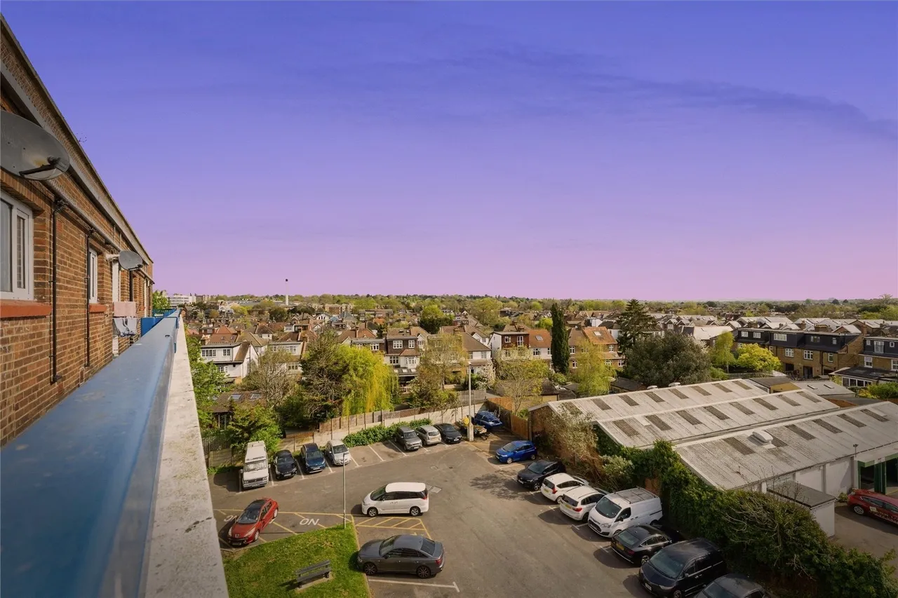 3 bed flat for sale, Cambridge Gardens, Kingston upon Thames, KT1