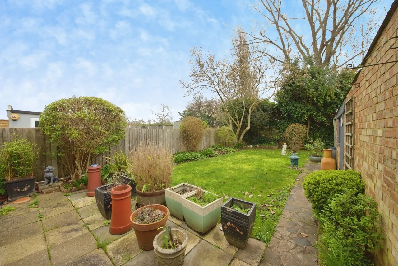 Chadville Gardens, Romford, Essex, RM6, photo 10