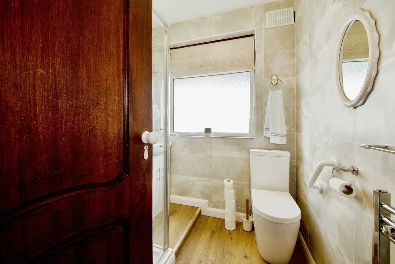 Chadville Gardens, Romford, Essex, RM6, photo 5