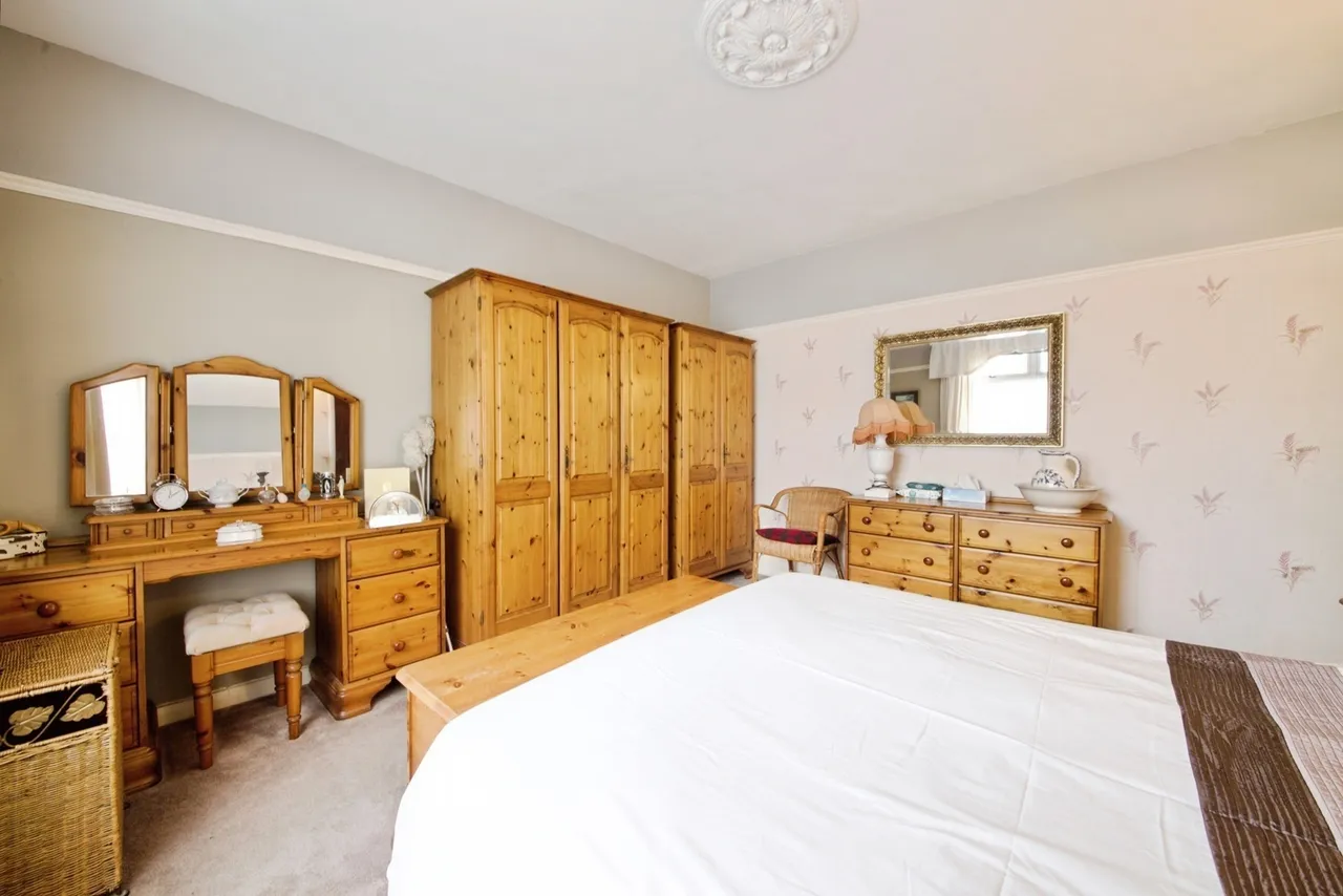 Chadville Gardens, Romford, Essex, RM6, photo 14