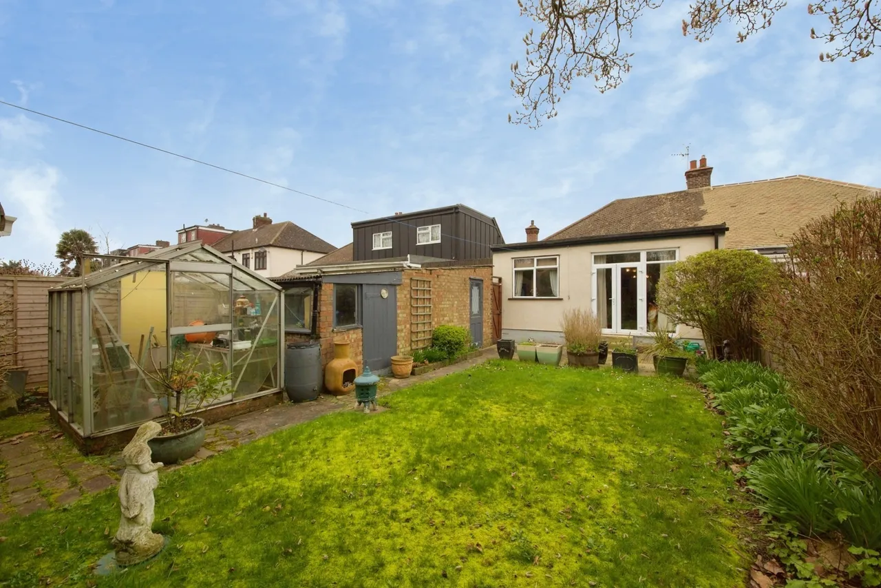 Chadville Gardens, Romford, Essex, RM6, photo 20