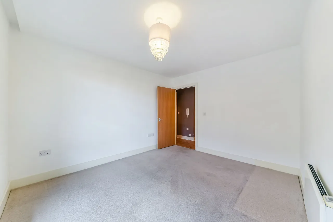 Flat 57, 120 Gowers Walk, London, photo 11