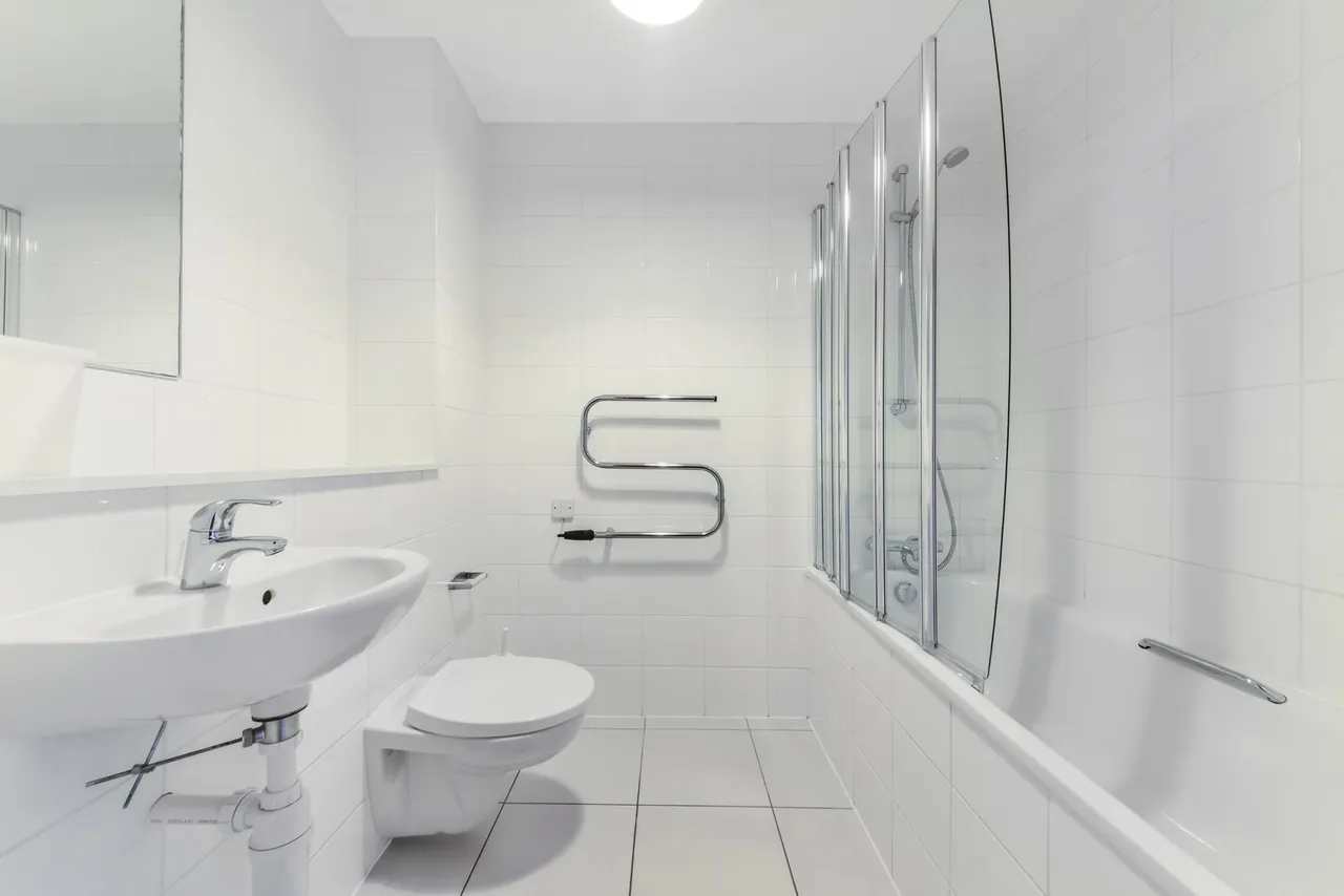 Flat 57, 120 Gowers Walk, London, photo 8