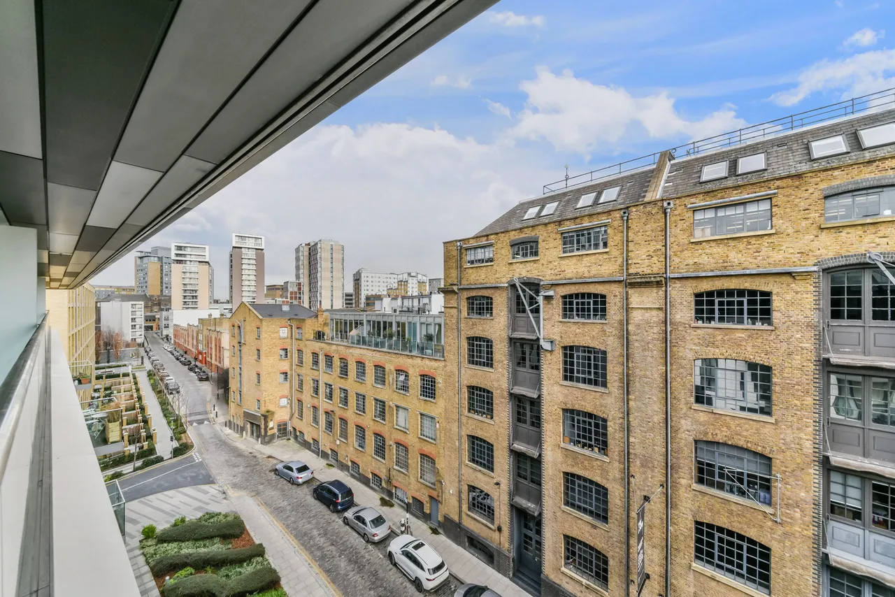 Flat 57, 120 Gowers Walk, London, photo 9
