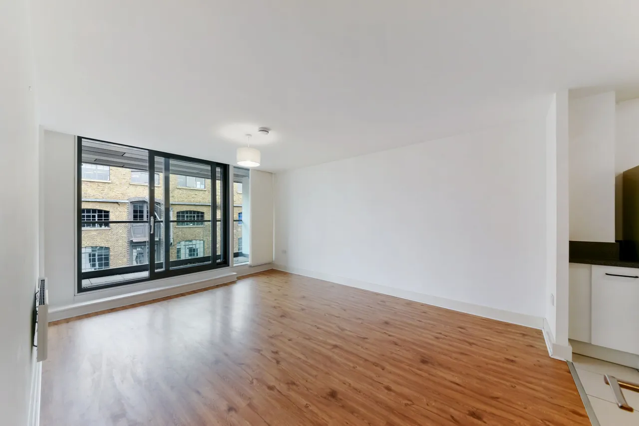 Flat 57, 120 Gowers Walk, London, photo 2