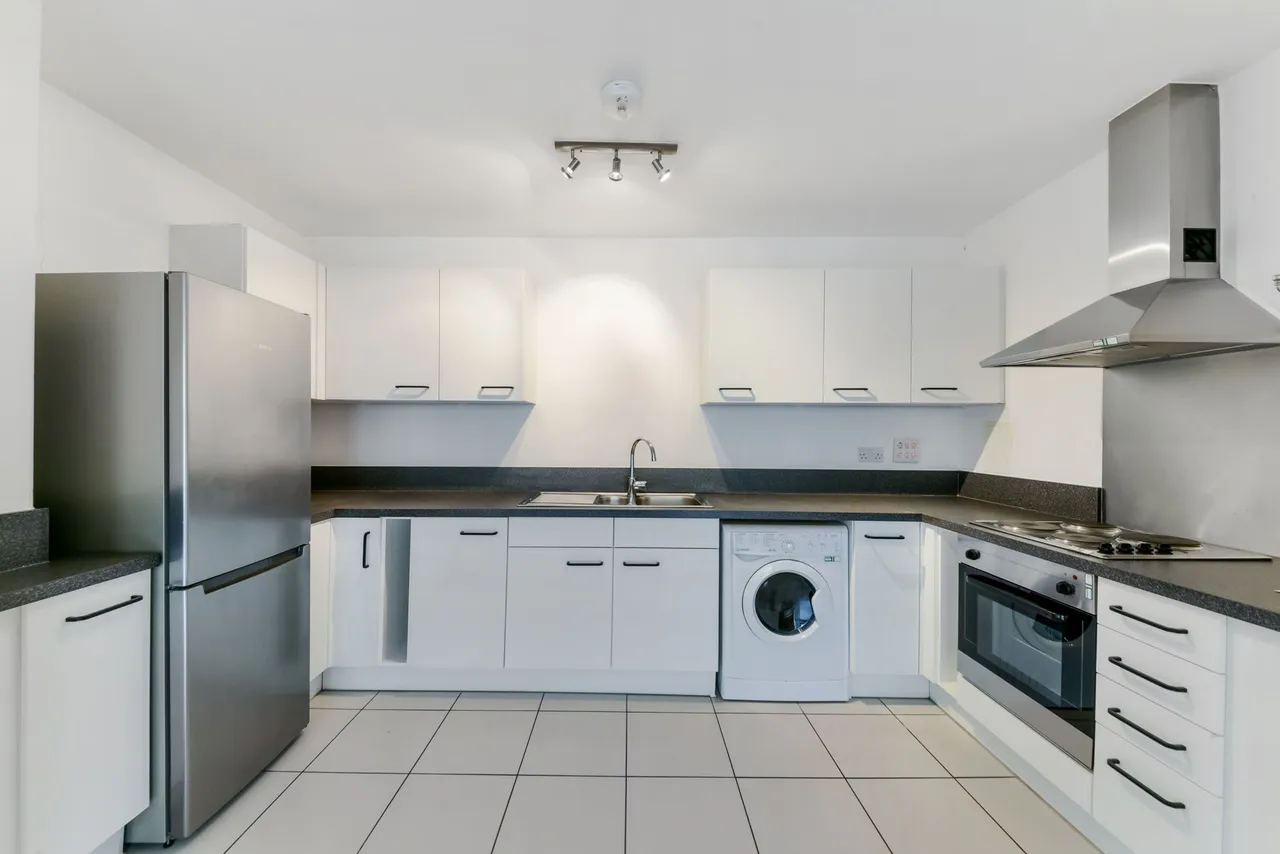 Flat 57, 120 Gowers Walk, London, photo 4