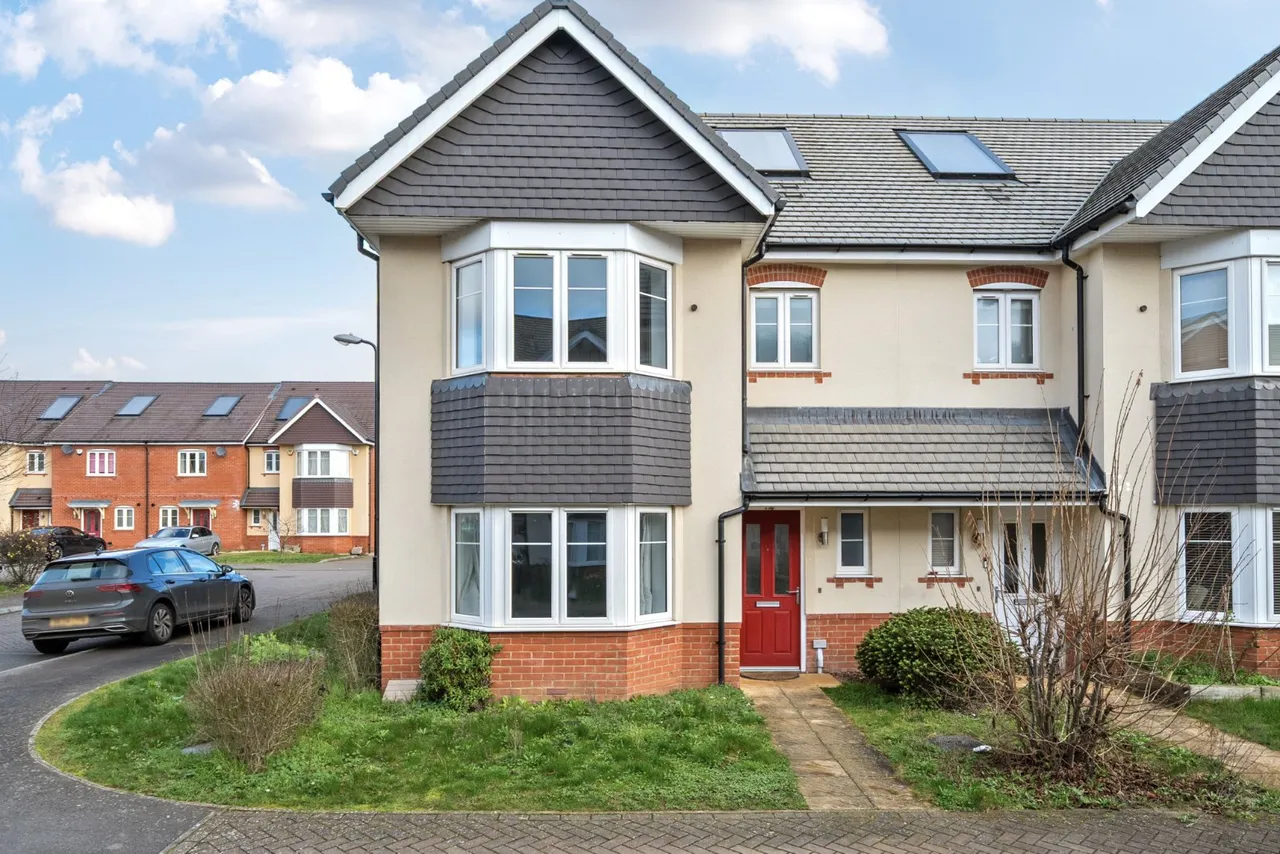 3 bed oxlade drive, slough, berkshire,sl3 to rent, Slough, Berkshire