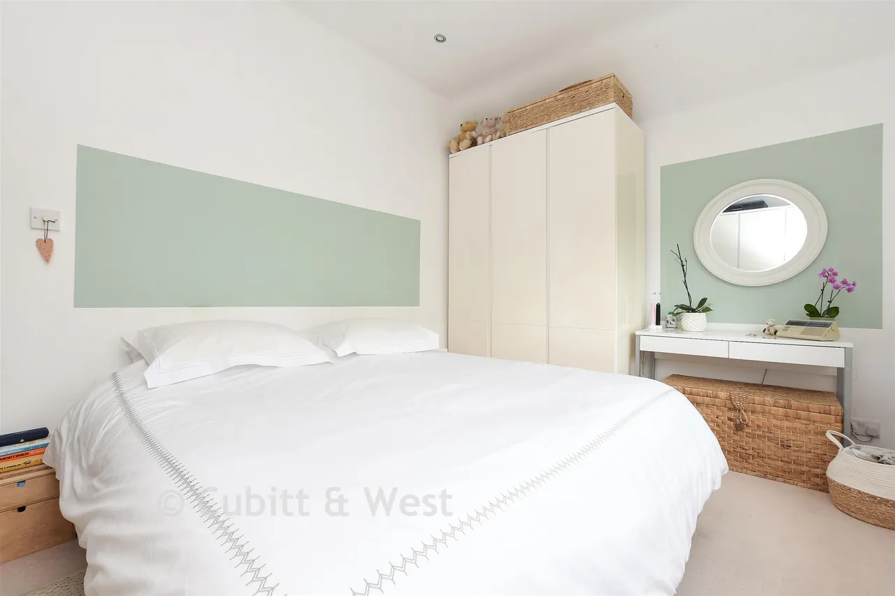 Oak End, Beare Green, RH5, photo 4