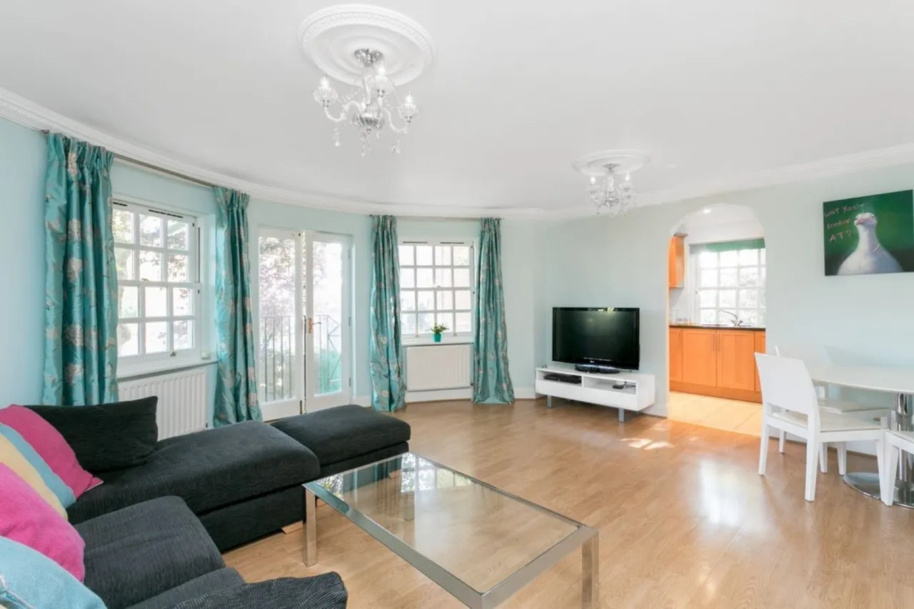 2 bed flat for sale — Wanstead, London