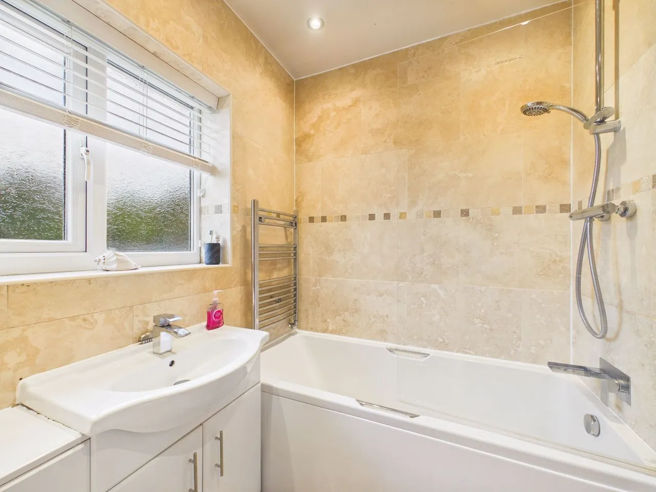 Guildford Grove, Middleton, M24, photo 11