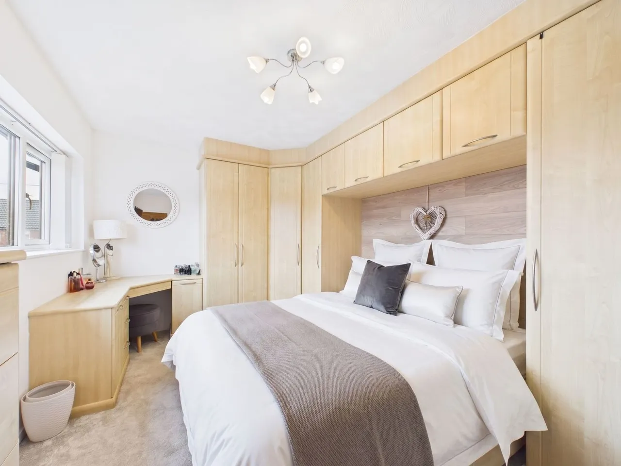 Guildford Grove, Middleton, M24, photo 9