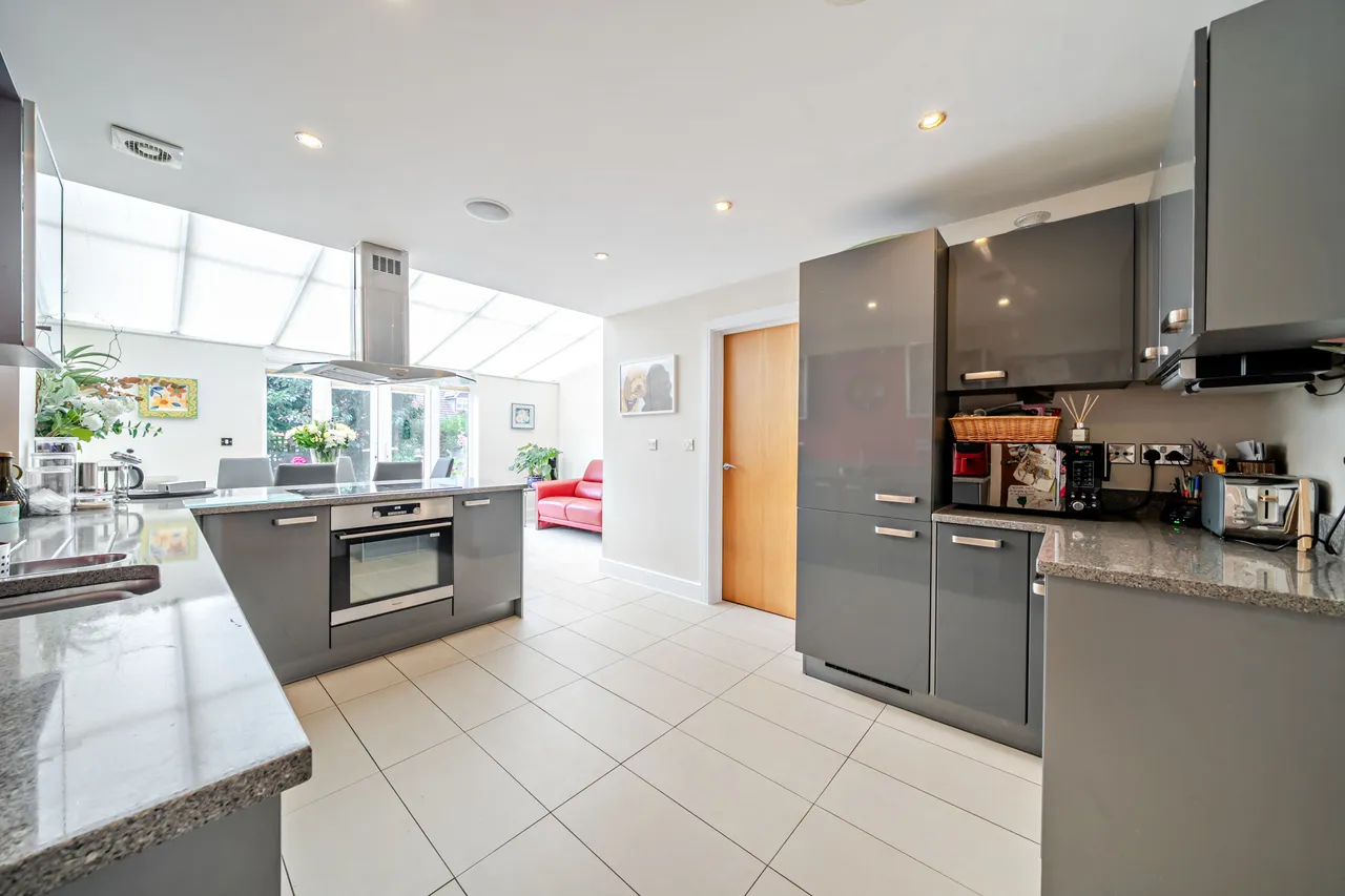 Newbery Close, Caterham, CR3, photo 2