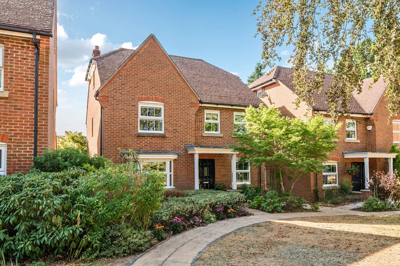 5 bed house for sale — Newbery Close, Caterham, CR3