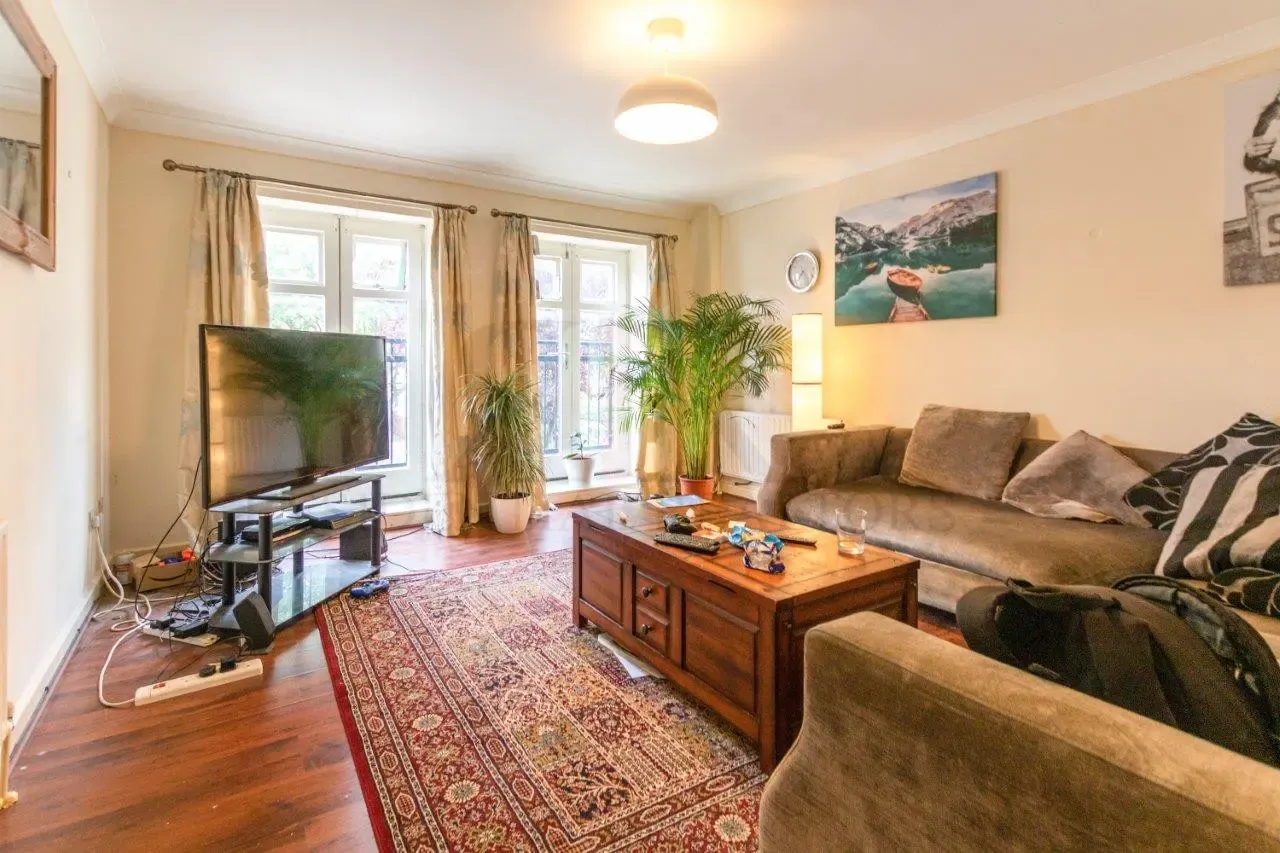 4 bed flat to rent, Henshaw Street, London, SE17