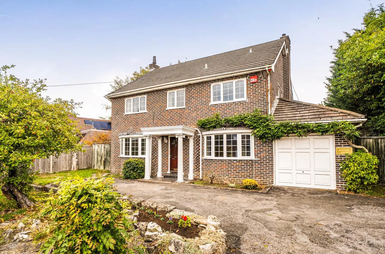 4 bed house for sale, Winchester Road, Fair Oak, SO50