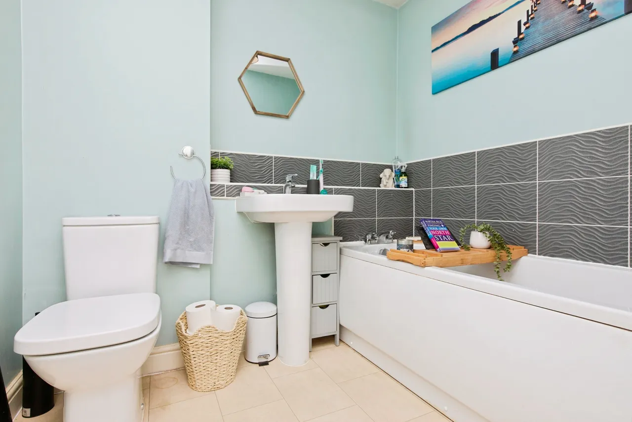 Dove Place, Hatton, DE65, photo 11