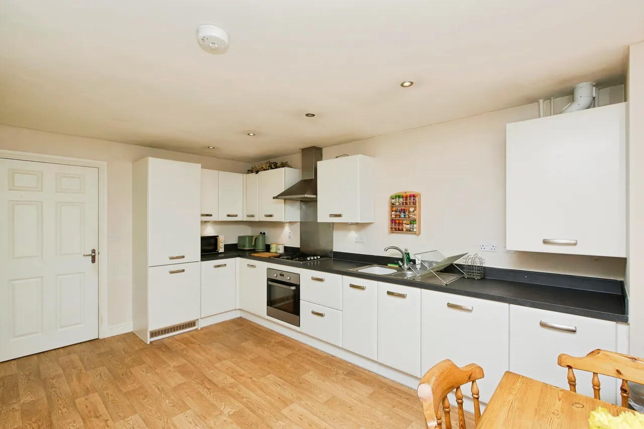 Dove Place, Hatton, DE65, photo 2