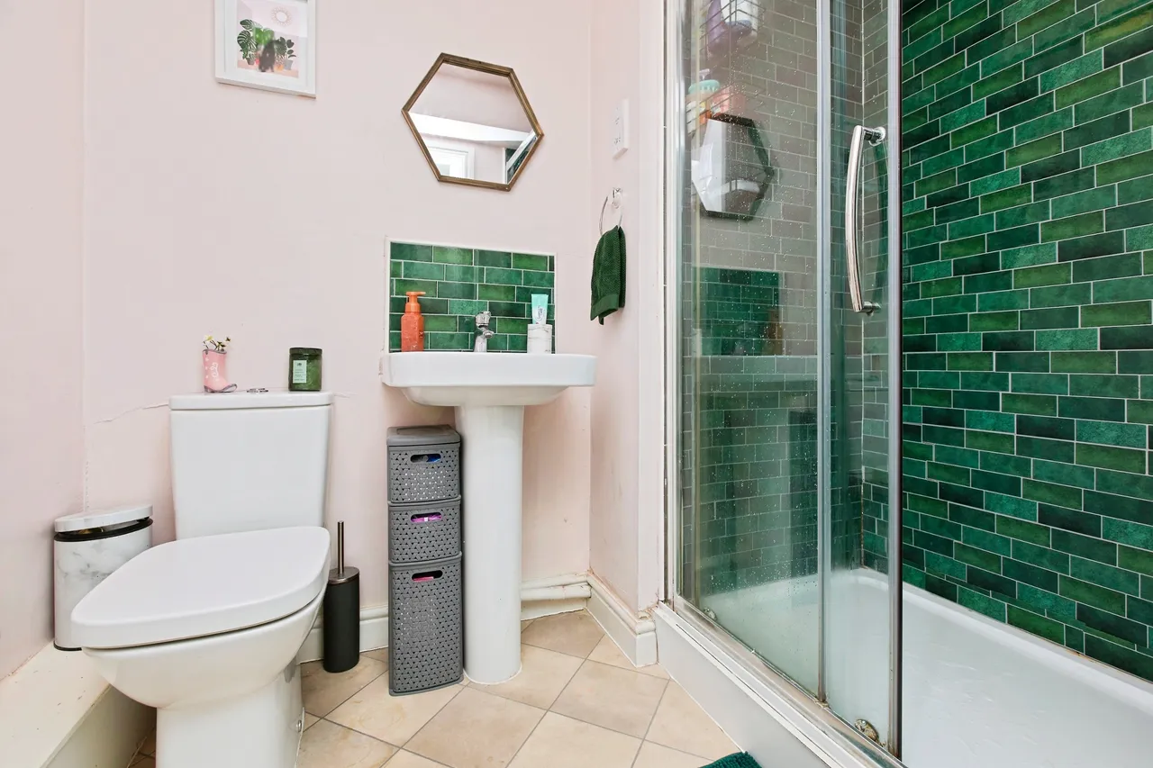 Dove Place, Hatton, DE65, photo 9