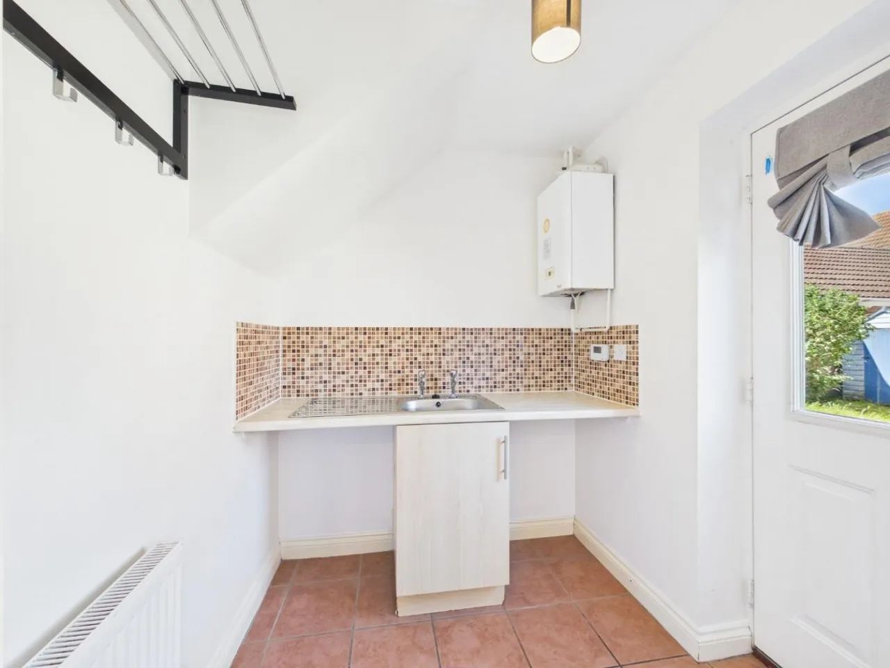 Elder Close, Witham St. Hughs, LN6, photo 8