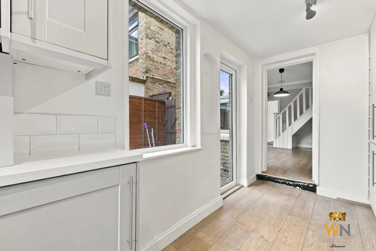 Douglas Road, Hornchurch, RM11, photo 13
