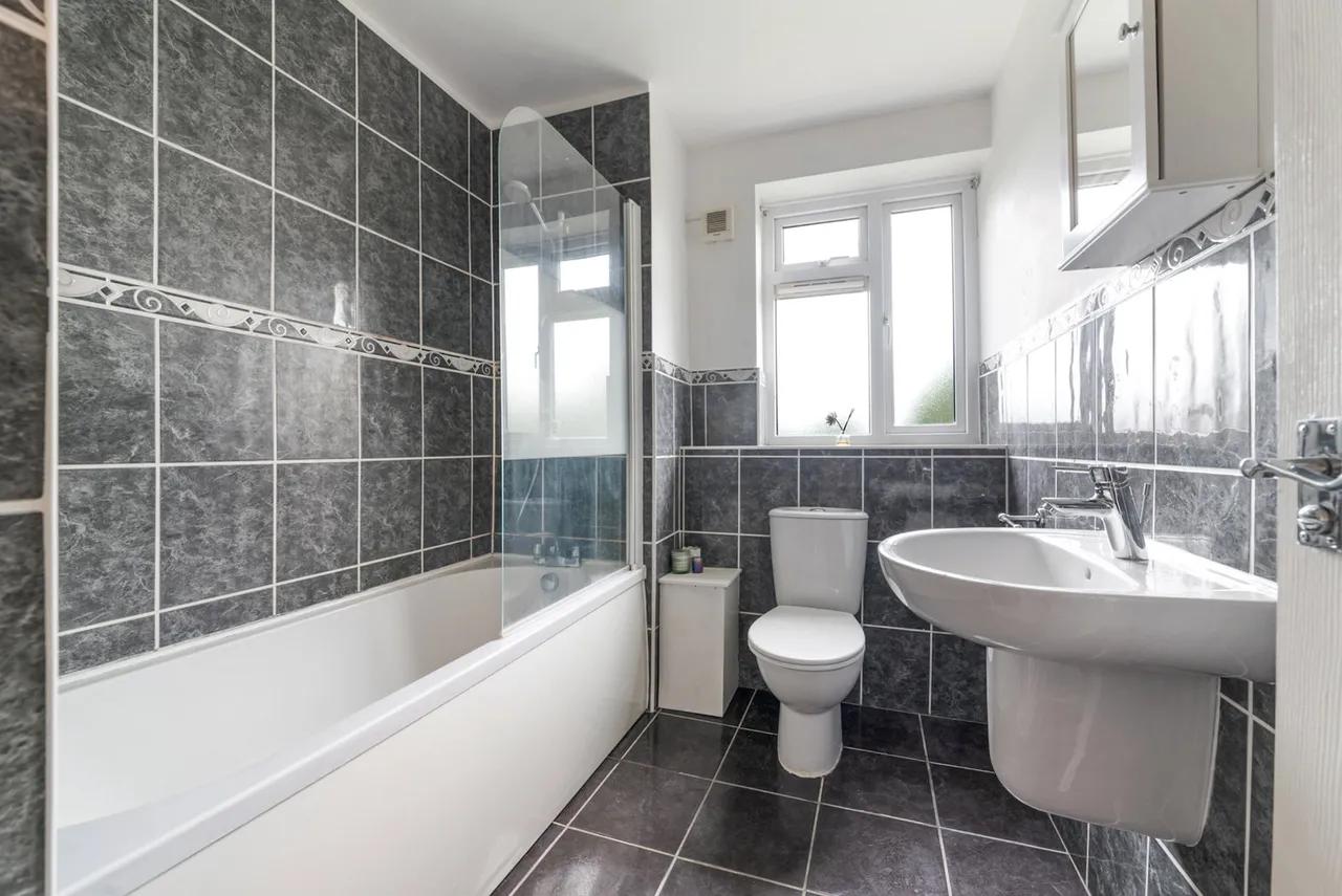 Longfield Crescent, Tadworth, KT20 5JJ, photo 7
