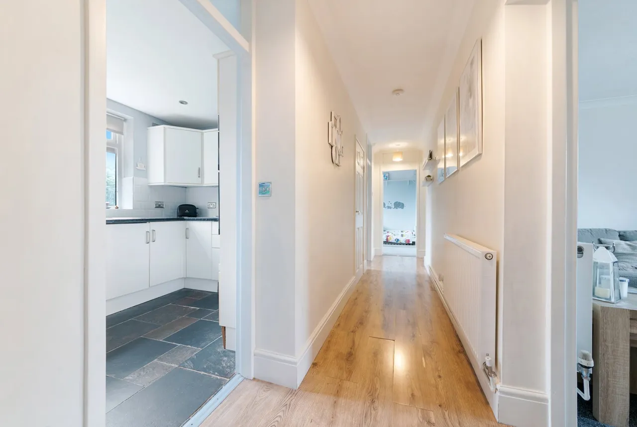 Longfield Crescent, Tadworth, KT20 5JJ, photo 8
