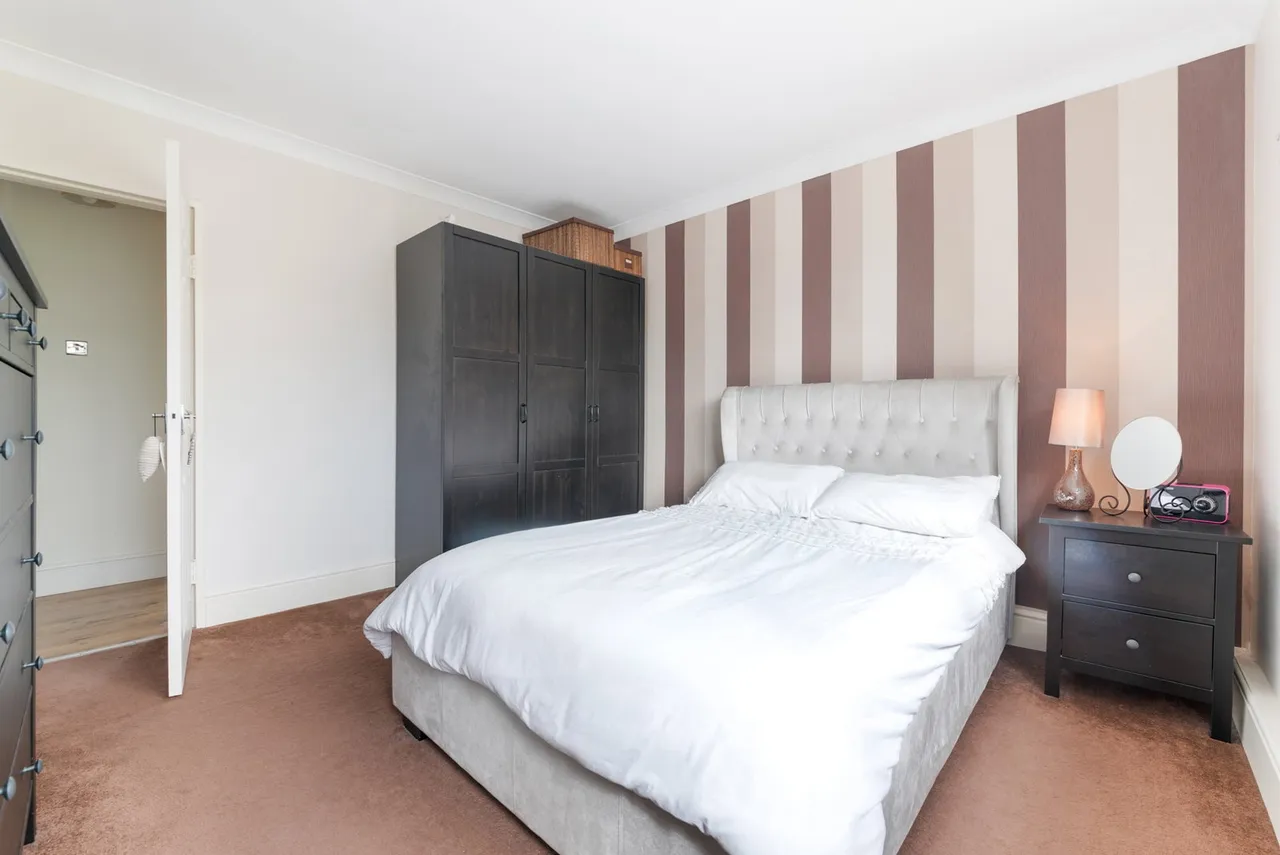 Longfield Crescent, Tadworth, KT20 5JJ, photo 4
