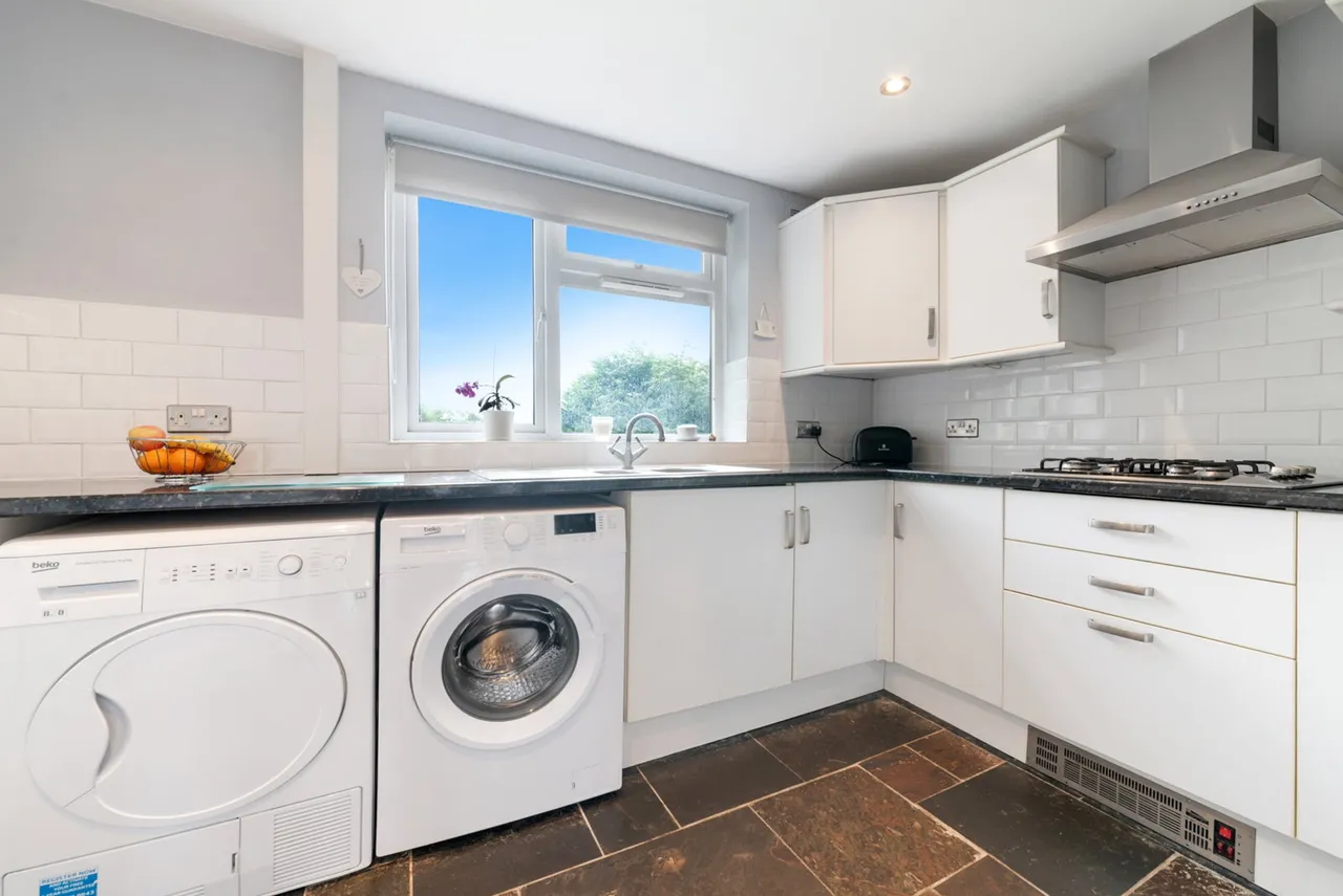 Longfield Crescent, Tadworth, KT20 5JJ, photo 9