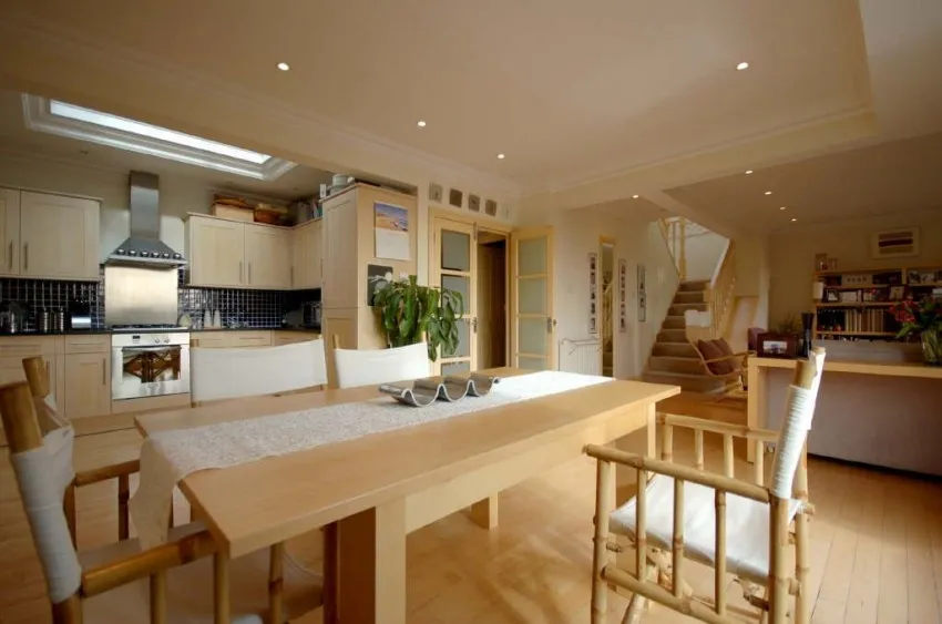 2 bed property to rent, Chiswick High Road, Chiswick