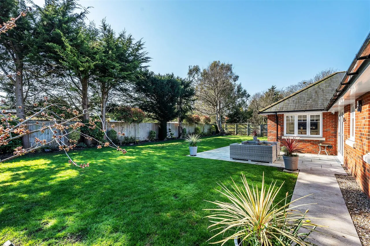 Talman Place, Fetcham, KT22, photo 4