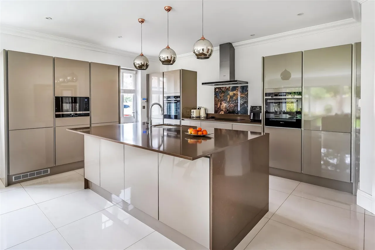 Talman Place, Fetcham, KT22, photo 12