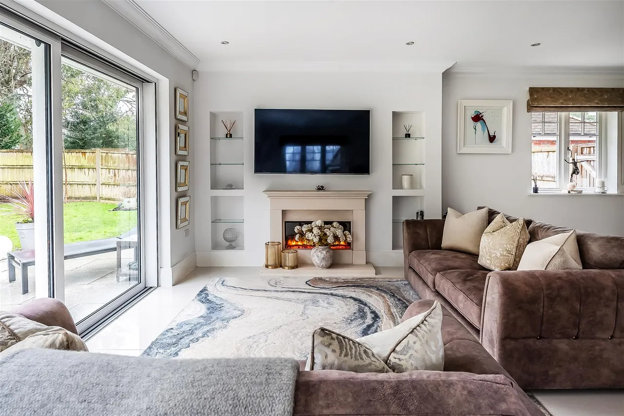 Talman Place, Fetcham, KT22, photo 13