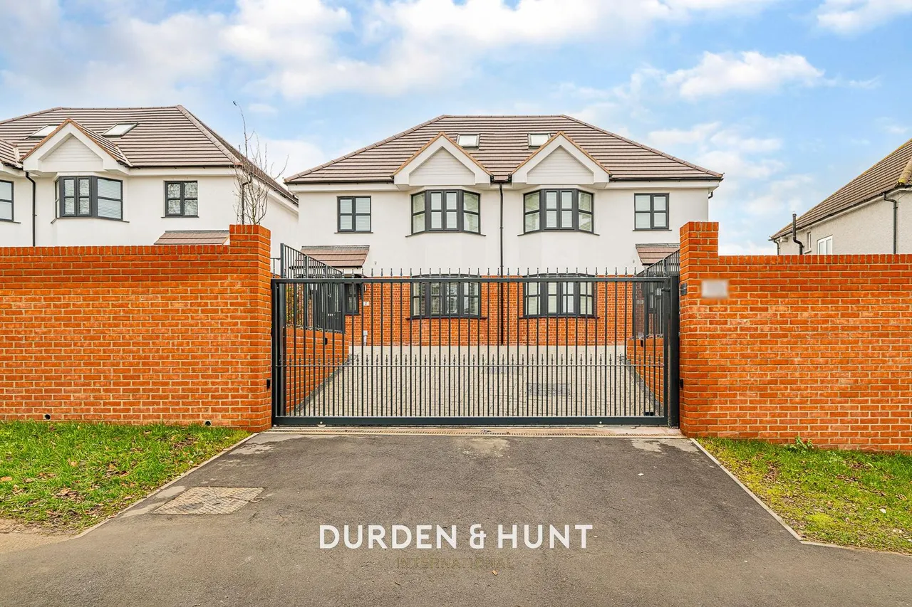 Purfleet Road, Aveley, RM15, photo 24