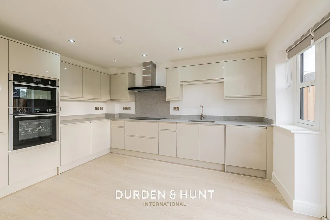 Purfleet Road, Aveley, RM15, photo 3