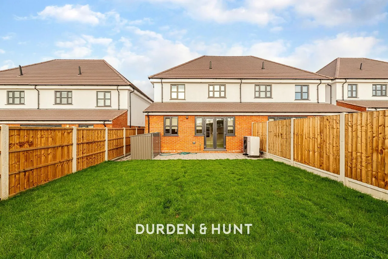 Purfleet Road, Aveley, RM15, photo 20