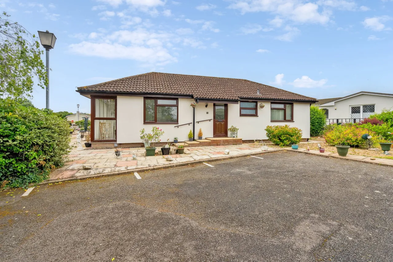 2 bed mobile/static for sale, New Road, Clifton, SG17